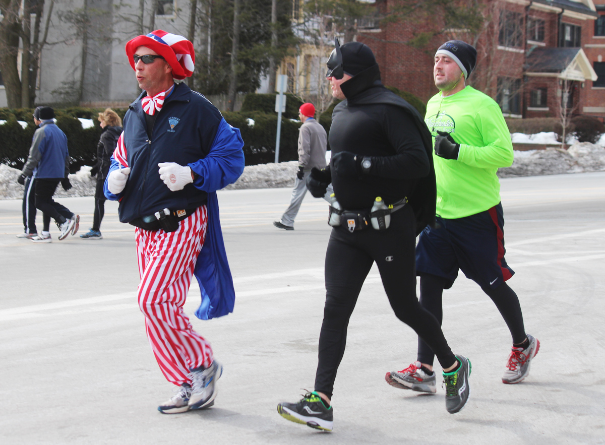 runners in costume