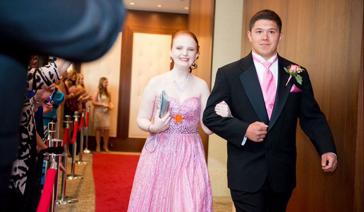 Shelbie walking into prom. Photo by EDM photography. 