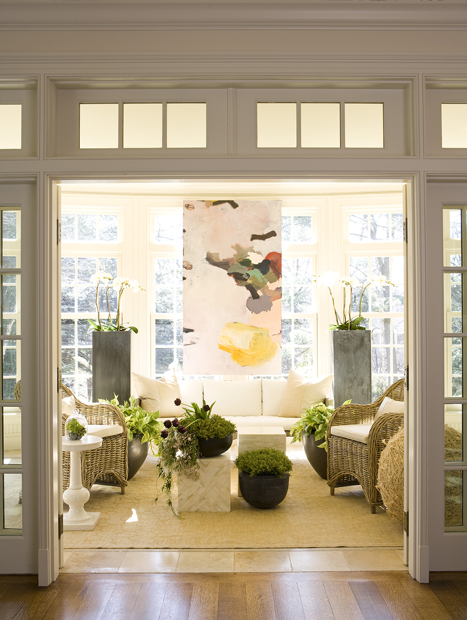 ABSTRACT ART PUNCTUATES A SOLARIUM AT A WINCHESTER HOME. PHOTOGRAPH BY KELLER & KELLER.