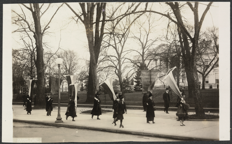Suffragettes picket the White House. Image via Wikimedia Commons