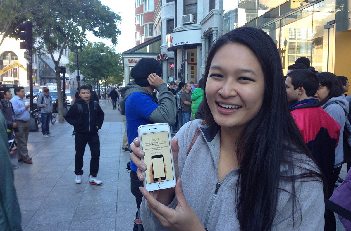 An MIT Student holds up her new iPhone 6/Photo by Steve Annear