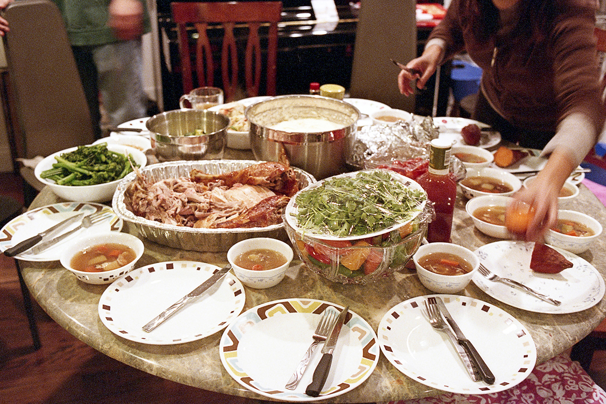 Thanksgiving table image via Paul Sullivan/Flickr
