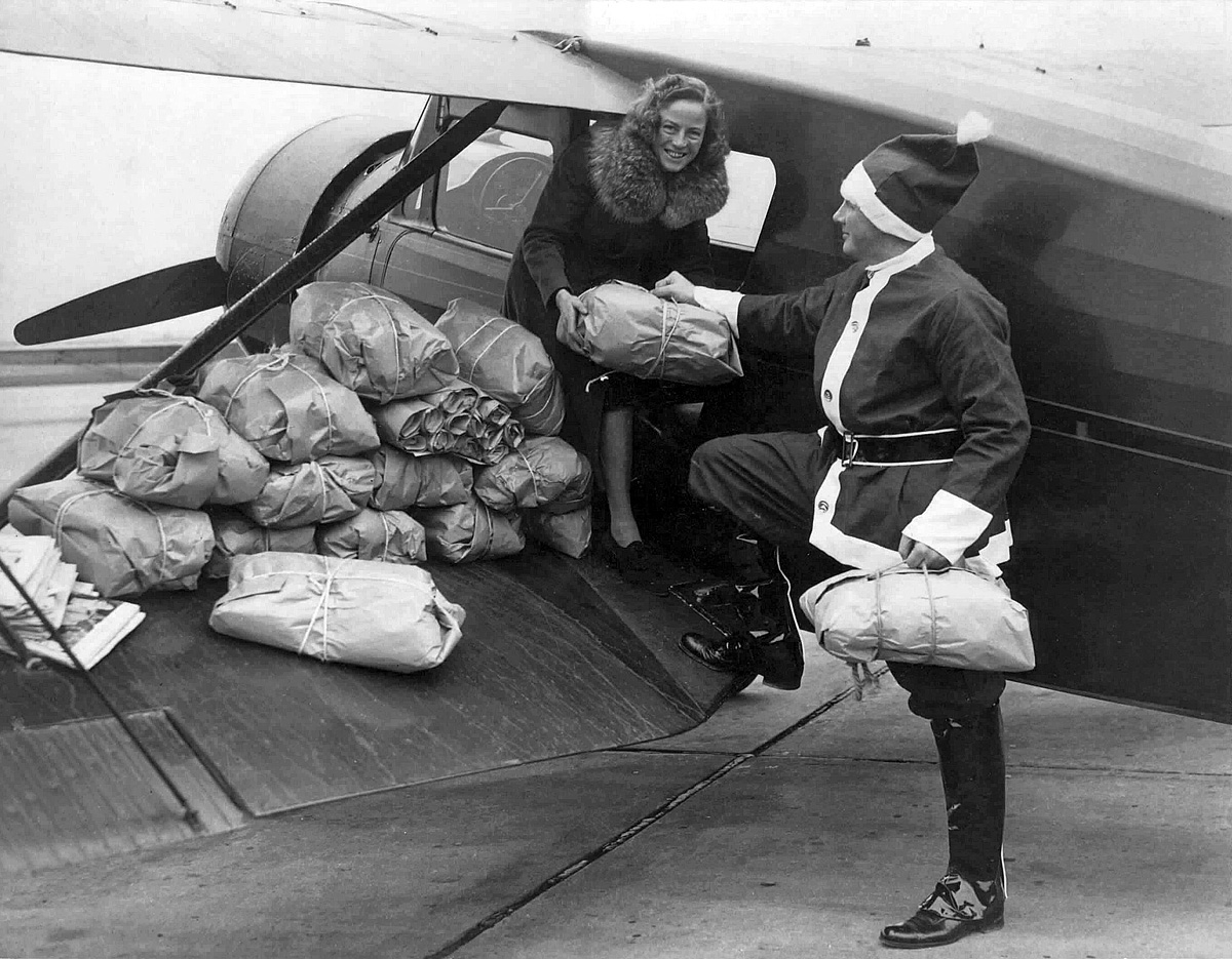 Edward Rowe Snow and wife Anna-Myrle preparing for a flight. / Photo provided by Friends of Flying Santa