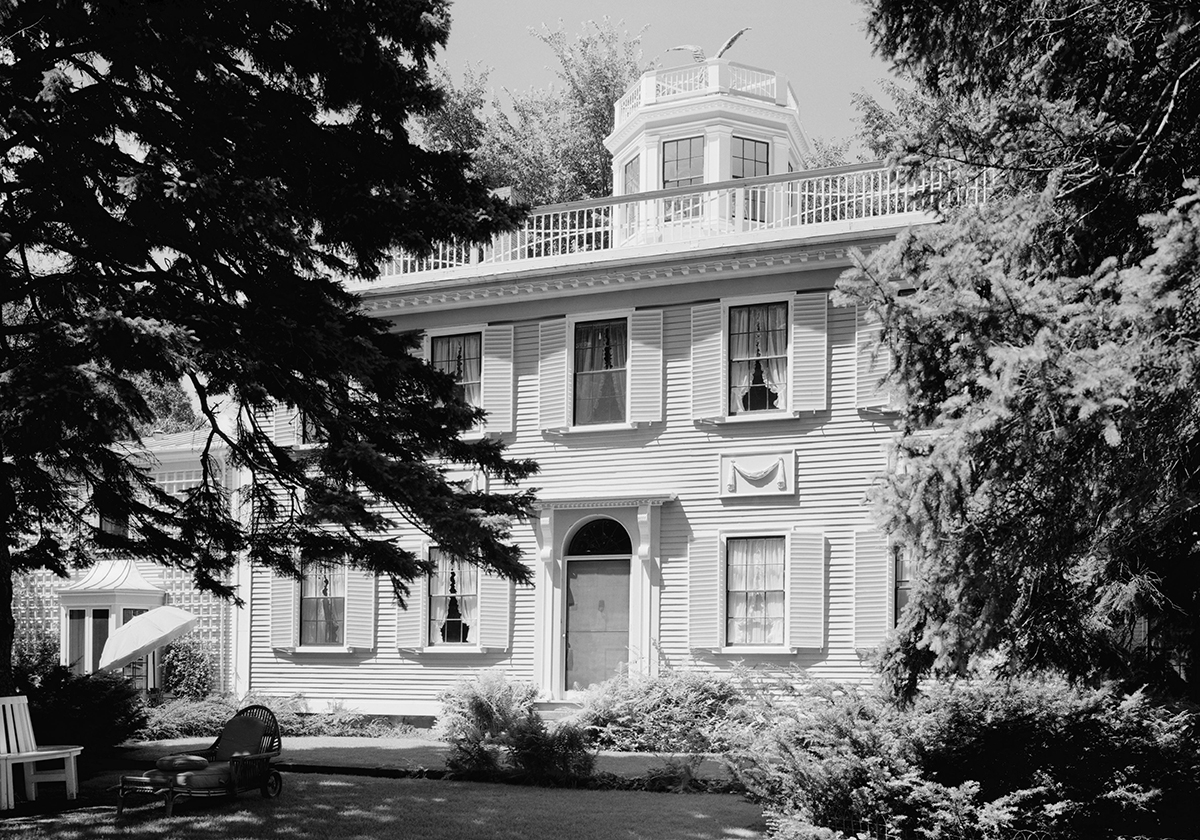 The McCobb spite house photo via Wikimedia Commons