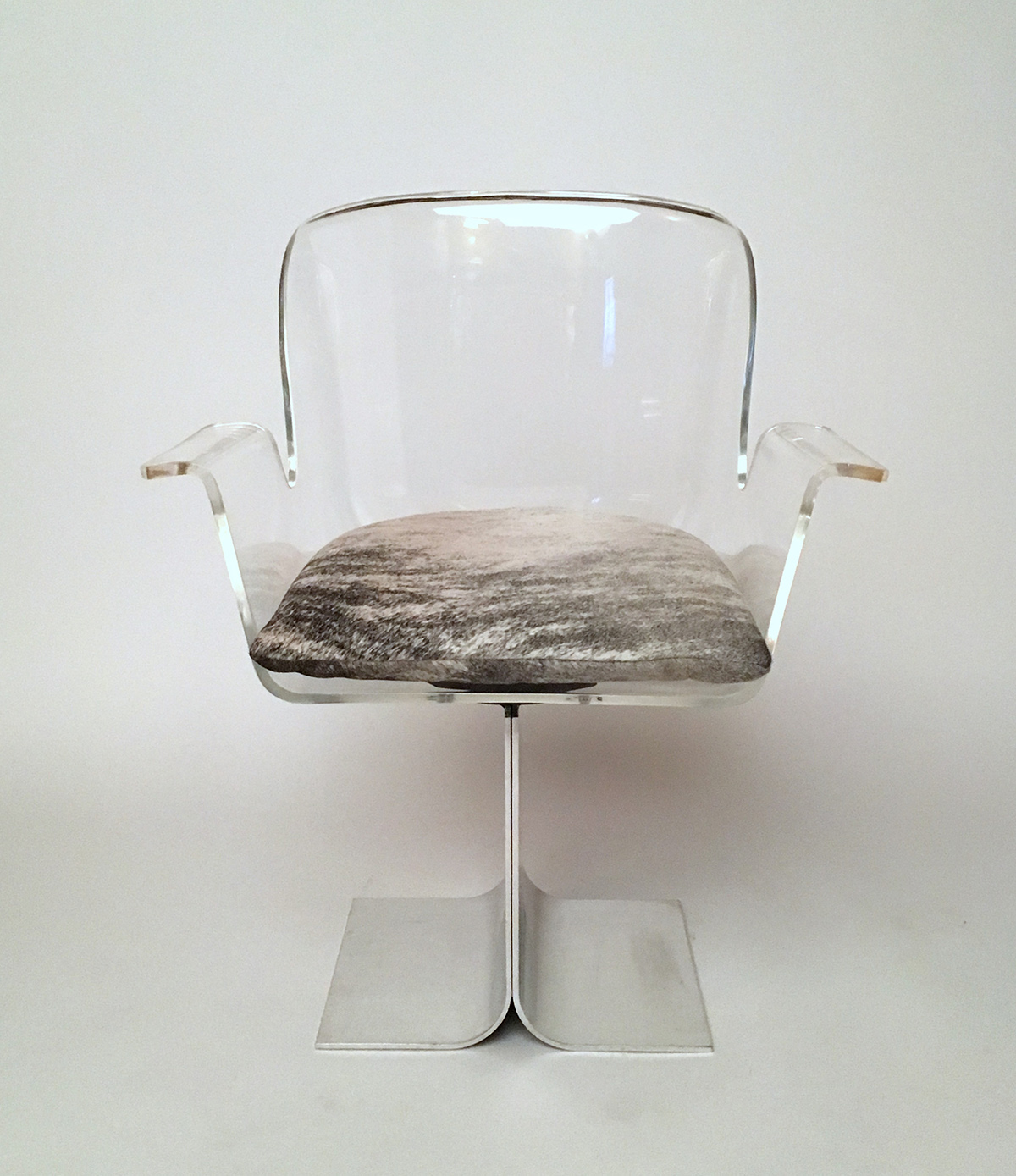 The Pace Lucite Chair. / Photo courtesy of Colleen Mothander