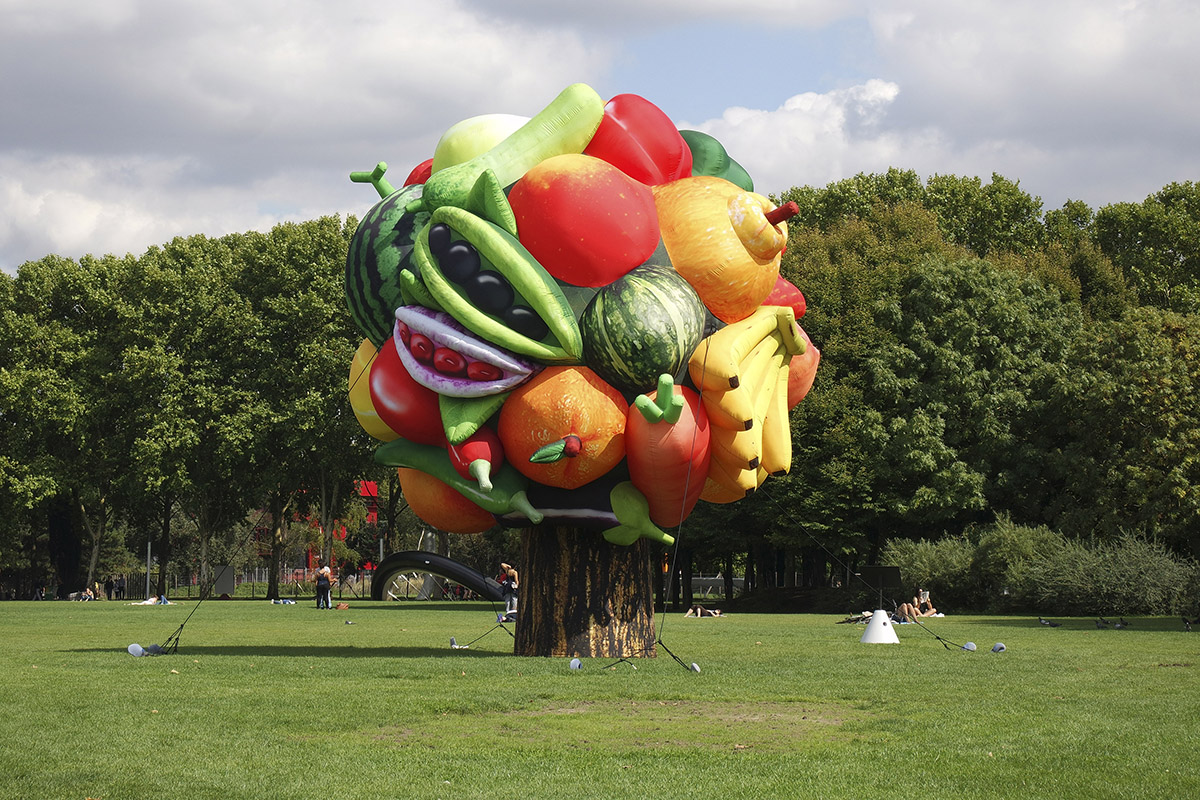 Fruit Tree photo by Choi Jeong Hwa / Courtesy of Park Ryu Sook Gallery and the MFA