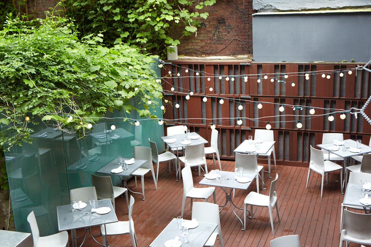“BG-Oysters-best-outdoor-dining-patio-deck-al-fresco"