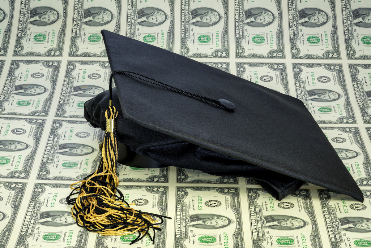 Cap for graduating on a sheet of money
