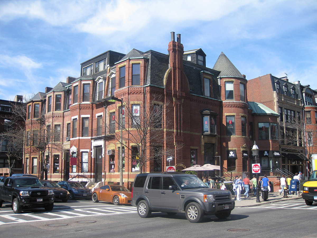 Newbury Street- Beacon Hill by speric on Flickr/ Creative Commons