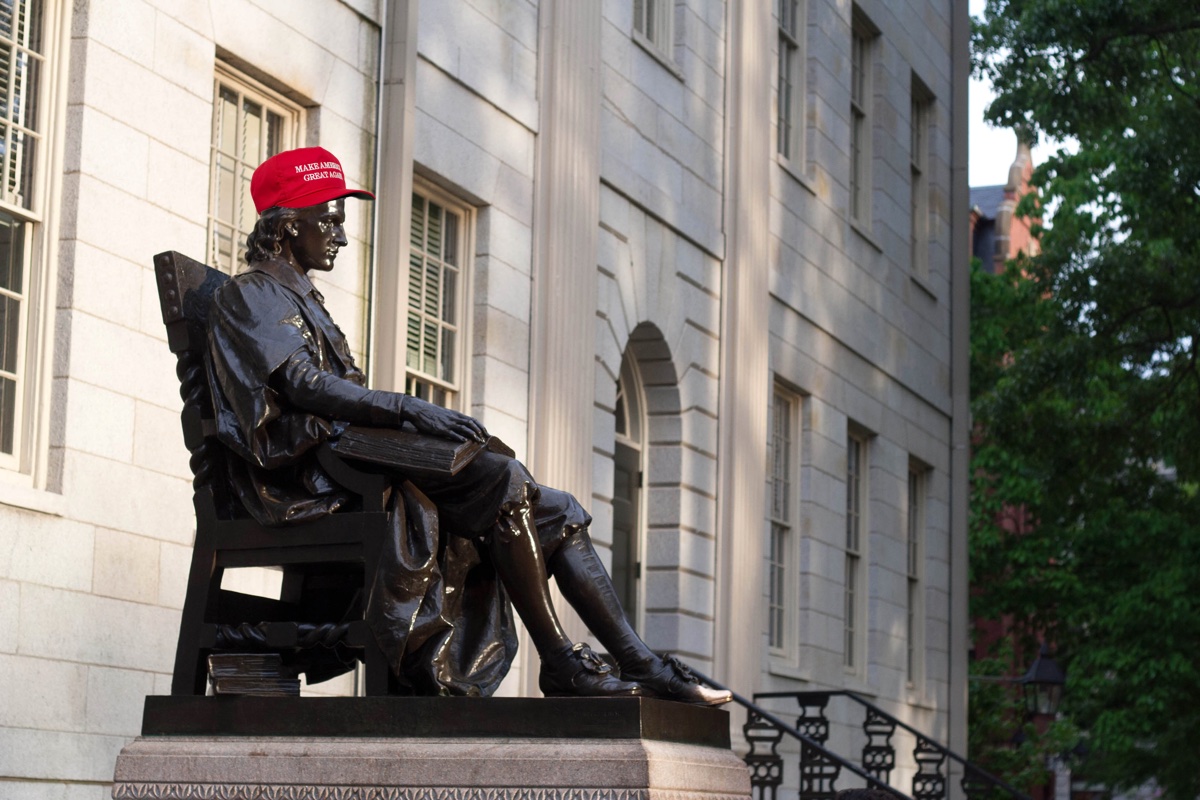 John Harvard Statue photo by pastelliacera