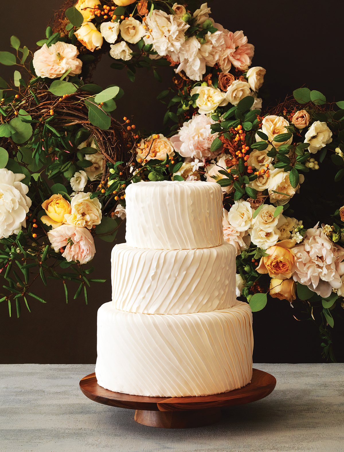 wedding cakes flowers pairings