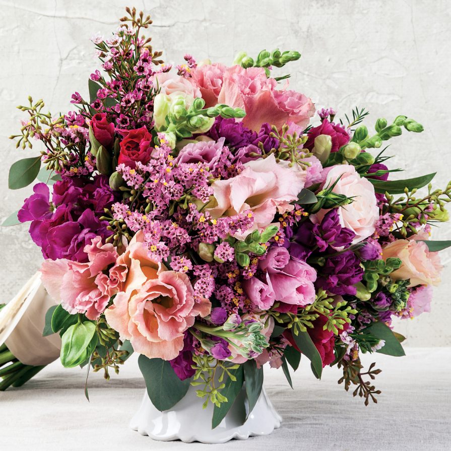 In Full Bloom: Five Stunning Wedding Bouquets by Color Scheme