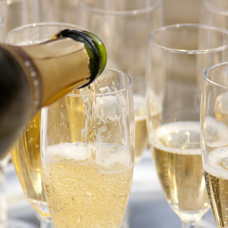 The Difference Between Champagne and Sparkling Wine