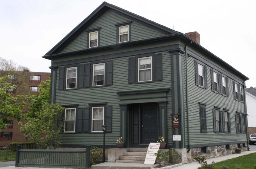 Eight Real Haunted Houses in Massachusetts