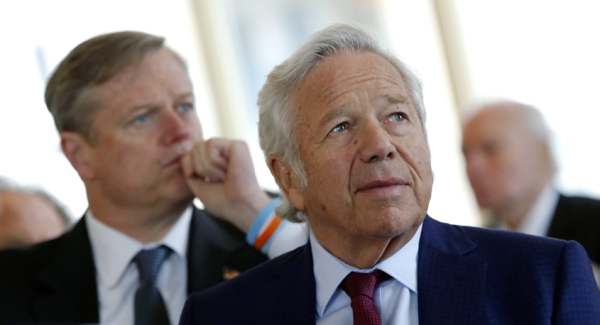 Report: Robert Kraft Willing To Shift Gillette Stadium Back To Natural  Grass For World Cup - CBS Boston