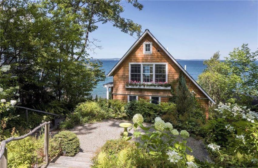 On the Market A Dreamy Waterfront Dwelling in Maine