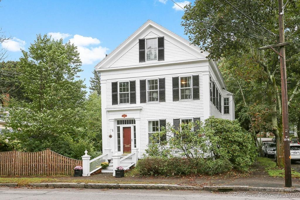 The 10 Most Charming Antique Homes for Sale on the North Shore