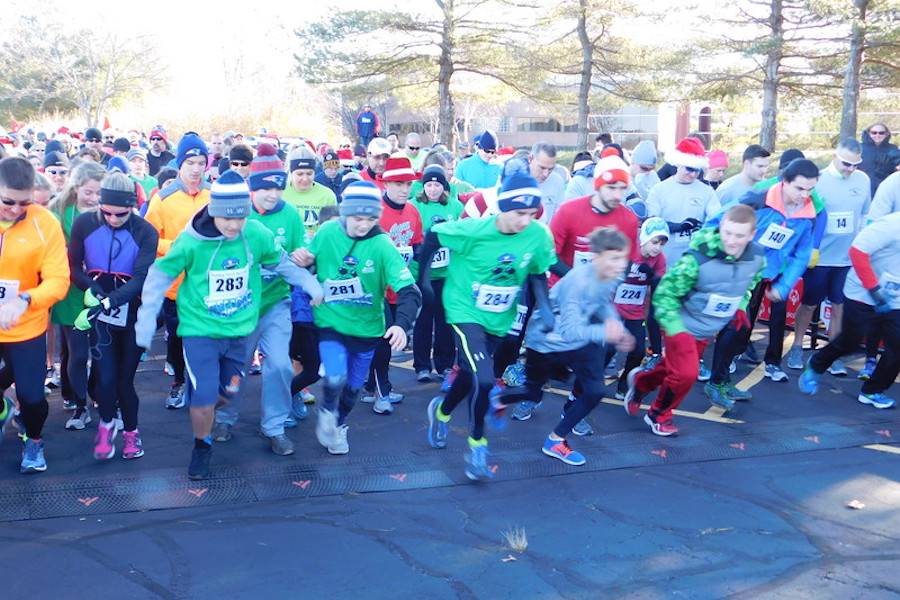 Runners in green and red shirts