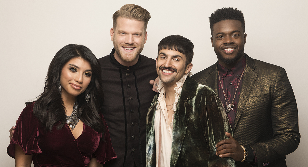 Pentatonix merry. Пентатоникс. Солистка группы пентатоникс. Колоборации пентантоникс. Пентатоникс группа фото 2022.