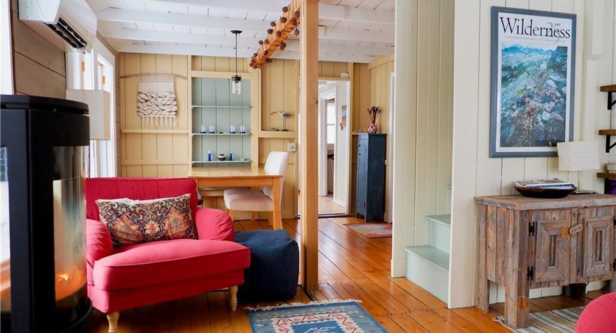 There S An Adorable Cottage For Sale On Peaks Island In Maine