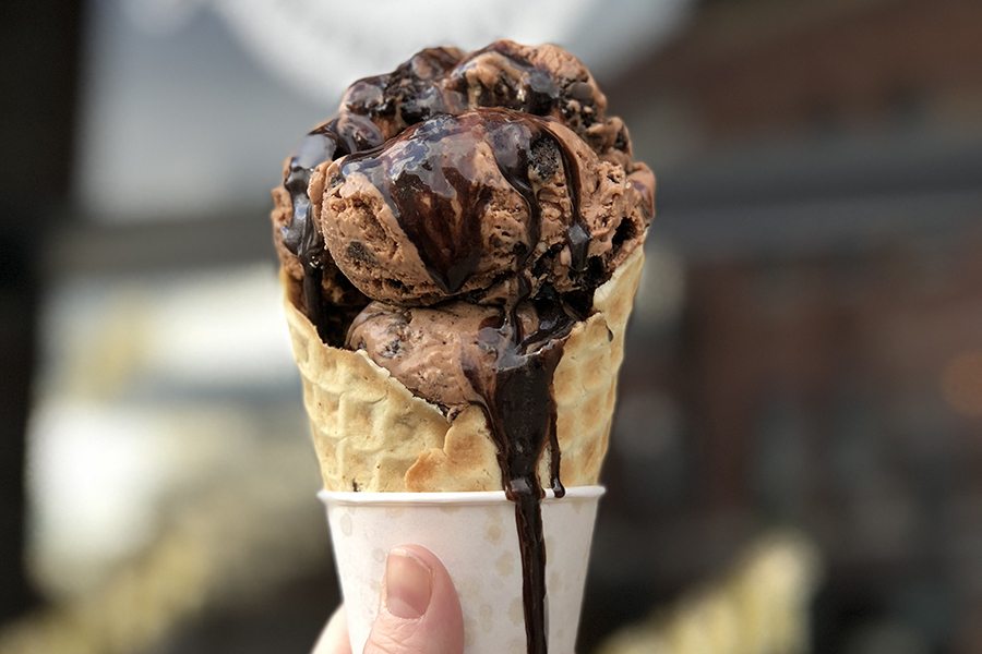 Um cone de sorvete na New City Microcreamery