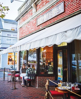 Our Summer Travel Guide to Martha's Vineyard Down-Island