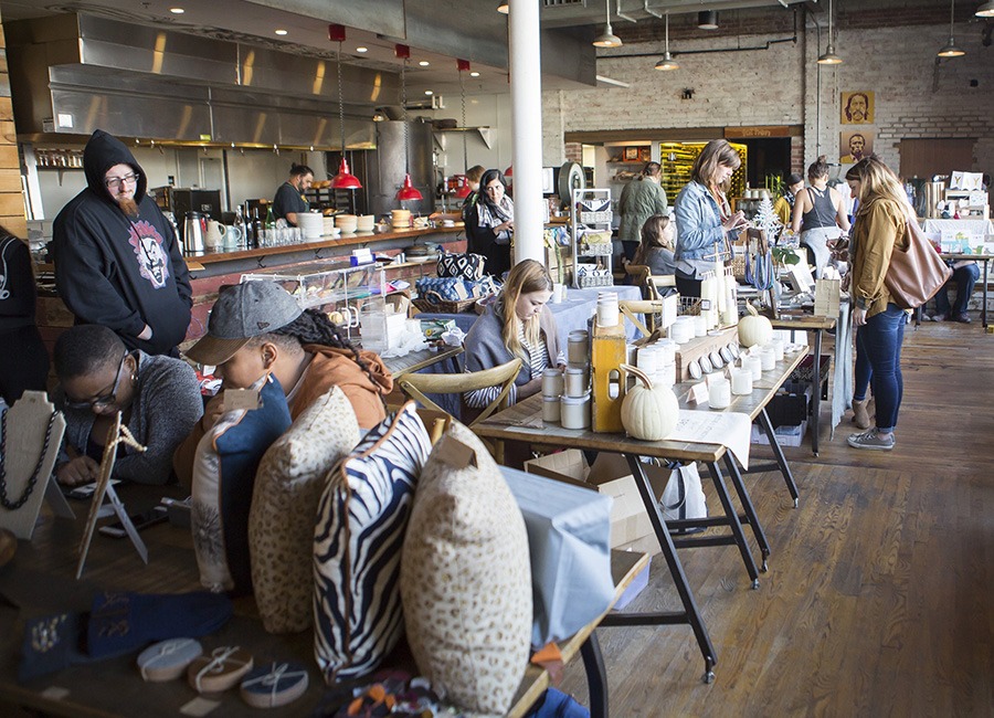 A 2017 E-Som Holiday Market at La Brasa
