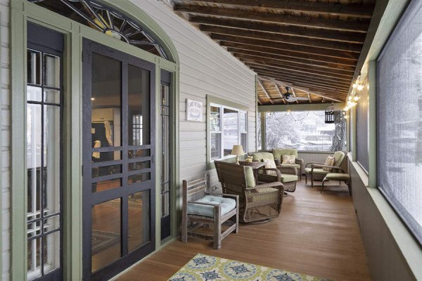 On the Market: A Cozy Lake House in New Hampshire