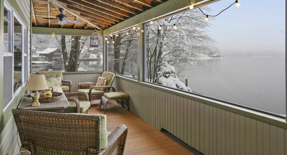 On The Market A Cozy Lake House In New Hampshire