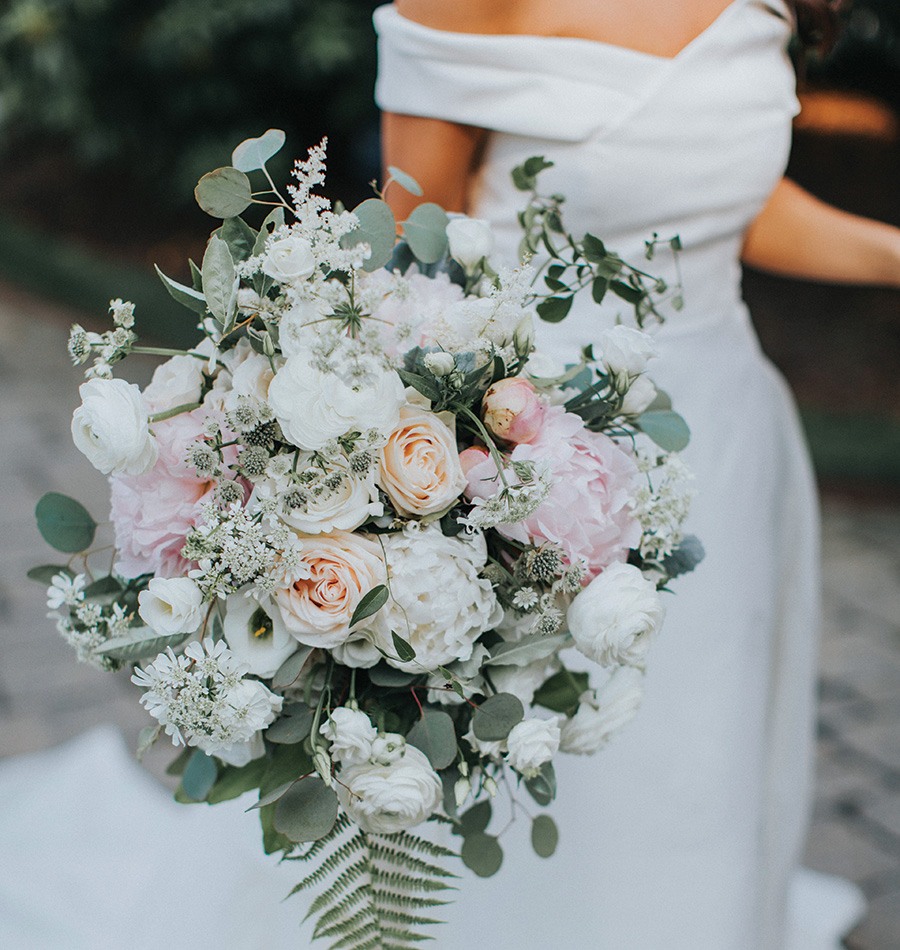 bridal bouquet at Rosecliff wedding