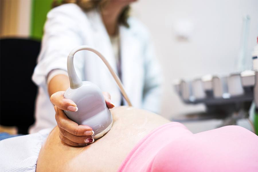 pregnant woman with doctor