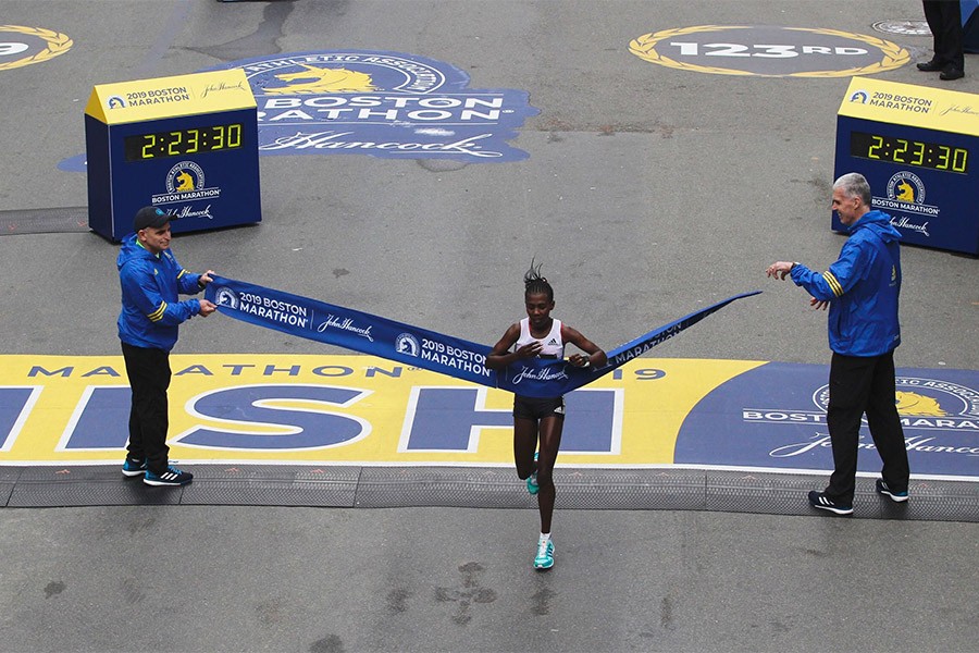 worknesh degefa boston marathon 2019 winner