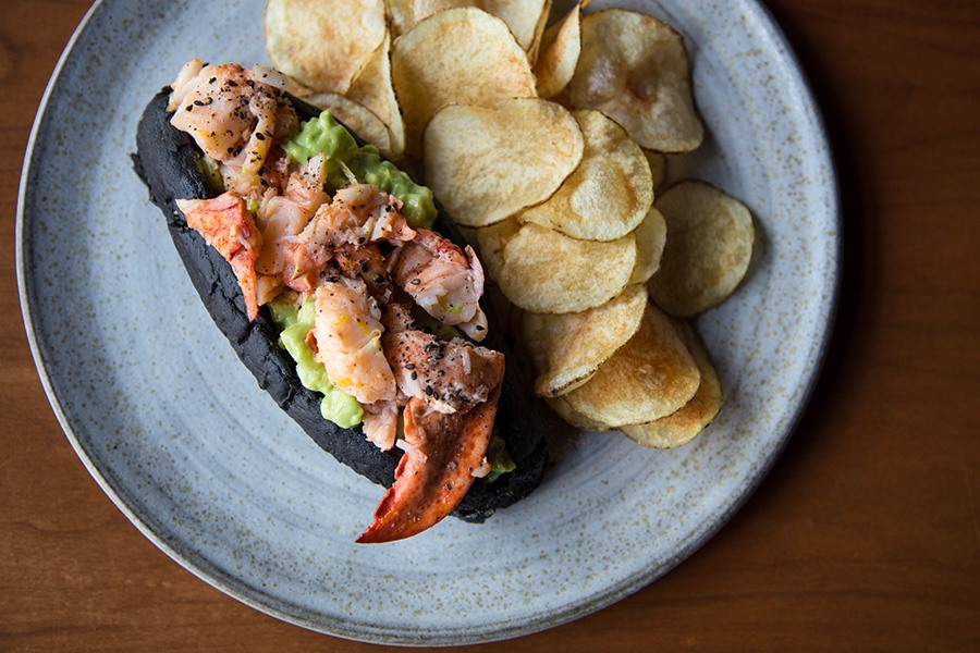 Pagu lobster roll