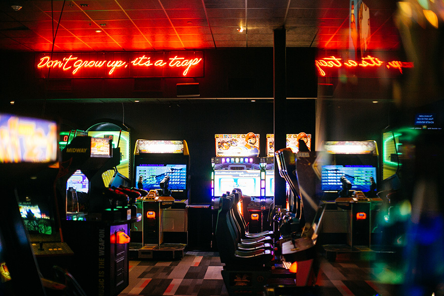 Kings arcade neon sign