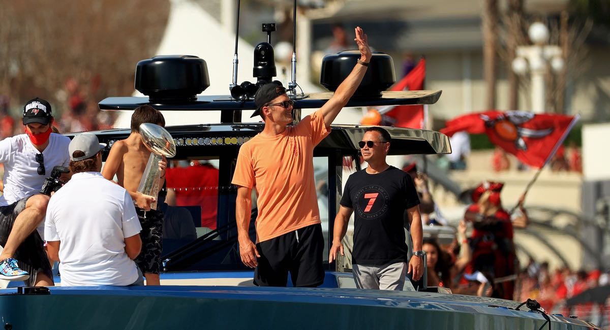 Drunk Tom Brady Just Threw His Super Bowl Trophy Off a Boat & the Video Is  Going Viral