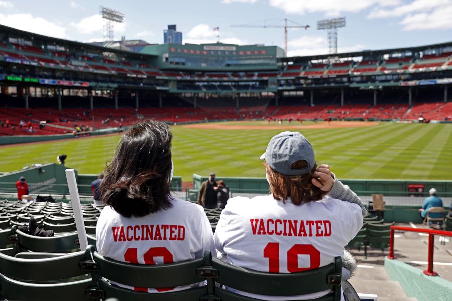 vaccinated fans at fenway park