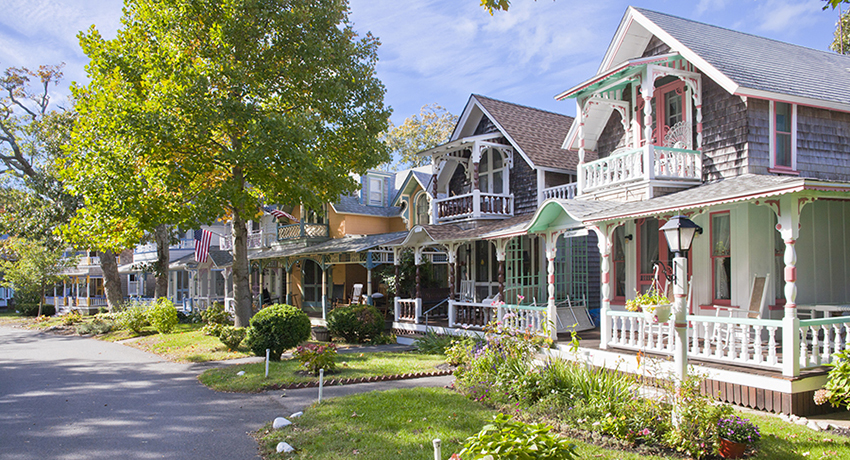 What S The Story Behind The Gingerbread Houses On Martha S Vineyard   GettyImages 591519143 1 