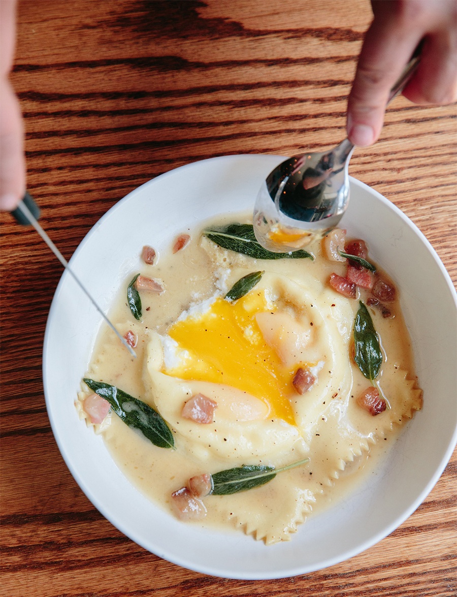 raviolo carbonara