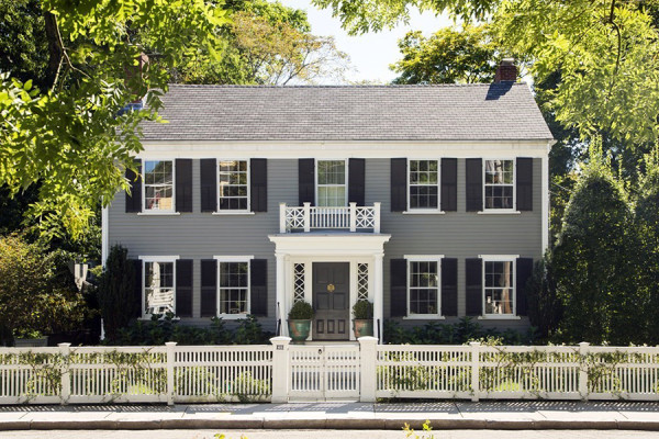 On the Market: A Cambridge Colonial with a Dreamy Dining Setup