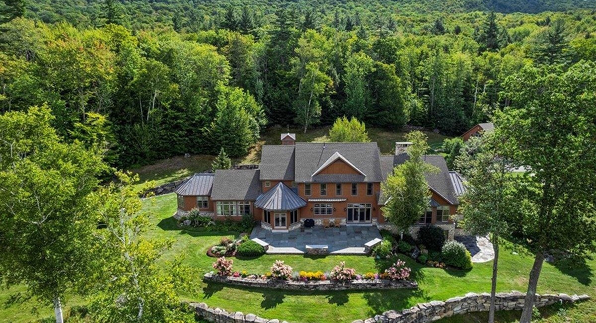 On the Market: A Vermont Lodge with Mountain Views