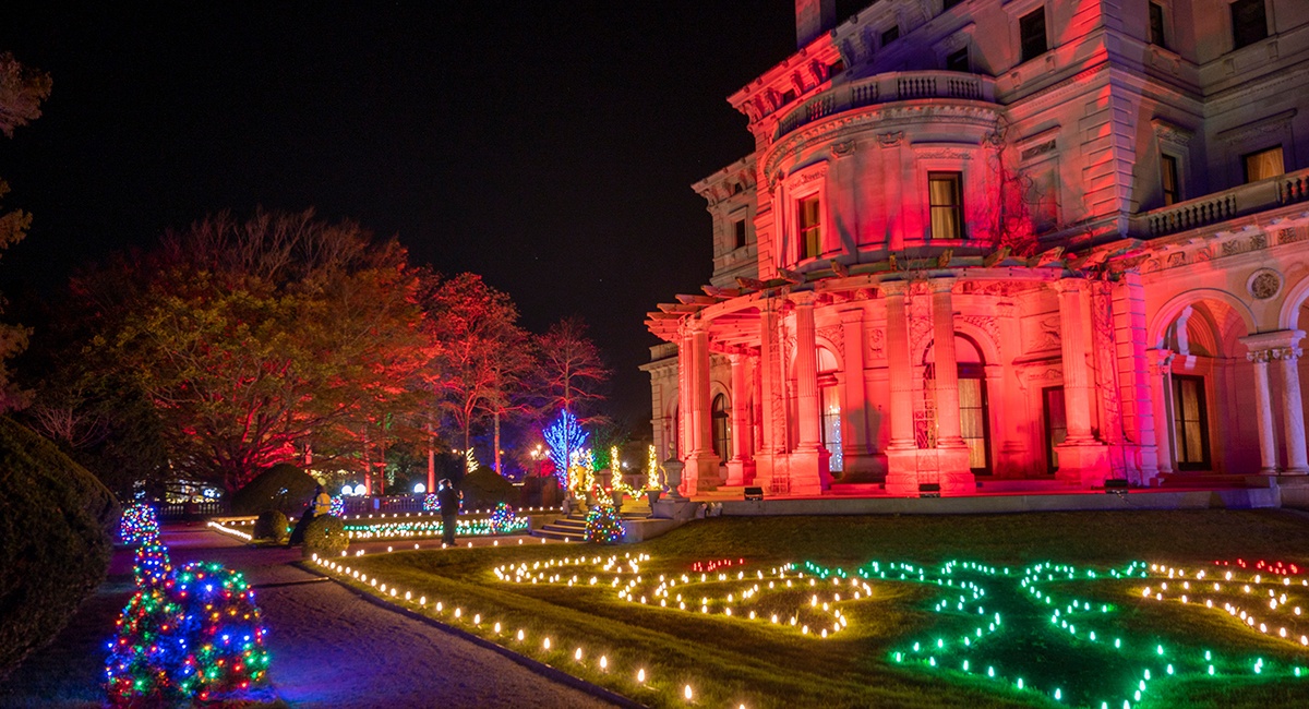 Santa's Arrival / Tree Lighting at Victoria Gardens