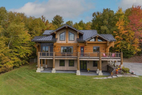 On the Market: A Luxurious Log Cabin in the Vermont Woods