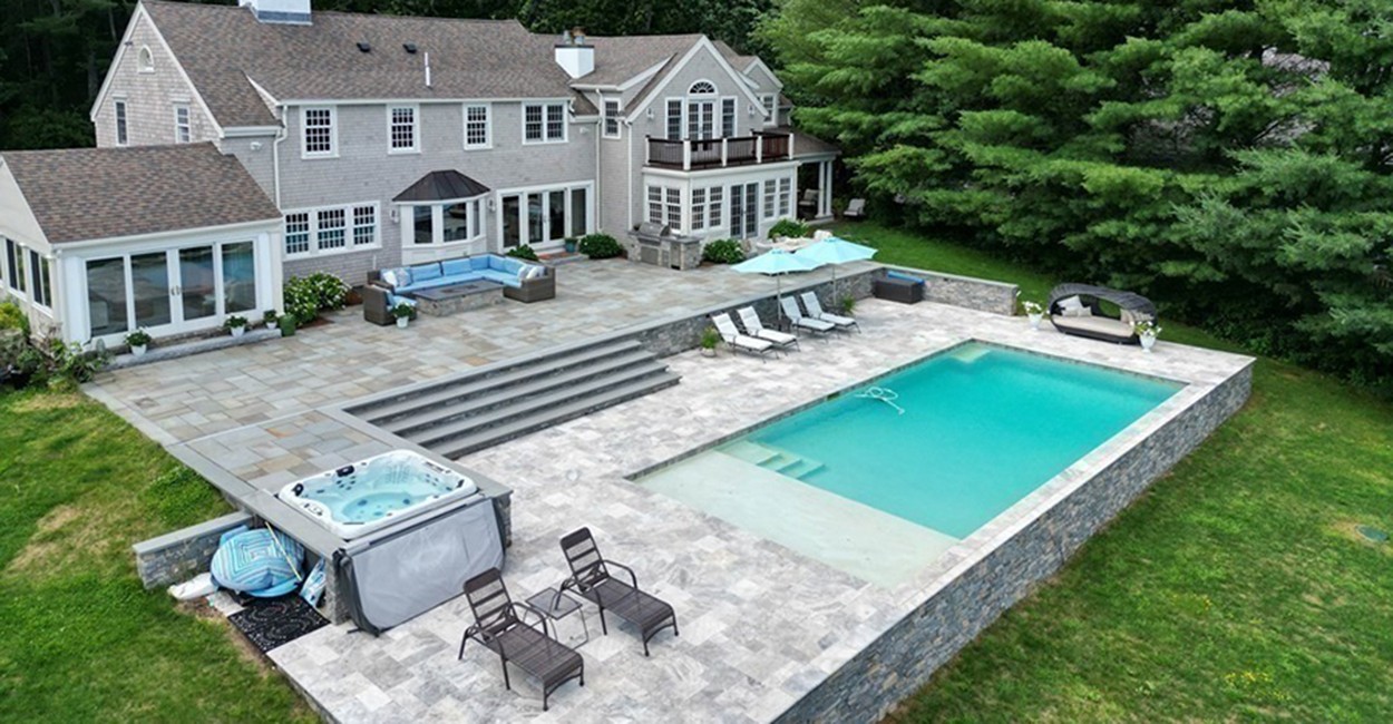 A Contemporary Colonial on the Coast of Duxbury