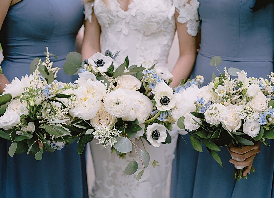 Свадьба в Алматы, невеста и цветы